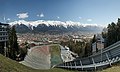 Die Skisprungschanze am Bergisel, wenn kein Schnee liegt.