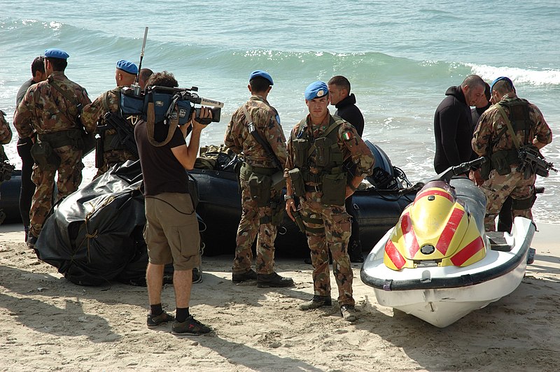 File:Italian UN soldiers Lebanon 2006.jpg