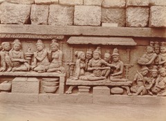 KITLV 103587 - Kassian Céphas - Bas-relief at Borobudur near Magelang - 1890-1891.tif