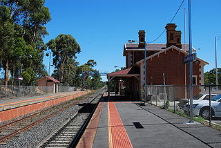 <span class="mw-page-title-main">Kangaroo Flat railway station</span> Railway station in Victoria, Australia