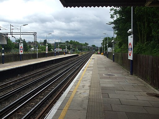 Kenton station look south2