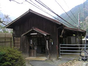 小和田車站古樸老舊的木造站房