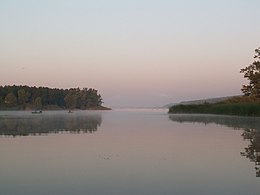 Oskilin tekojärveä.