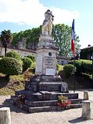 El monumento a los caídos en la plaza Saint-Jean (junio 2013) .