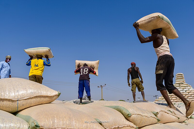 File:Labourers at work.jpg