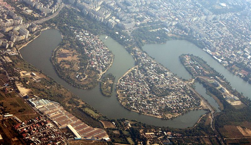 File:Lacul Plumbuita și Lacul Tei bgiu.jpg