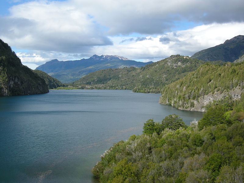 File:Lago verde (Los Alerces National Park) 01.JPG