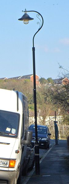 File:Lamp-post at Freshfield Place, Queen's Park, Brighton (NHLE Code 1380507).JPG