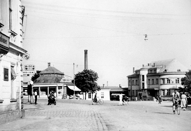 File:Liesing Breitenfurterstraße Bahnhofplatz ca 1939.jpg