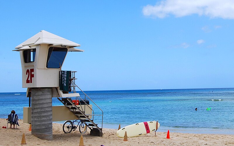 File:Lifeguard station at Waikiki Beach.jpg