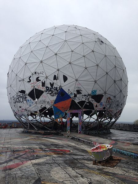 File:Listening station dome - Teufelsberg.jpg