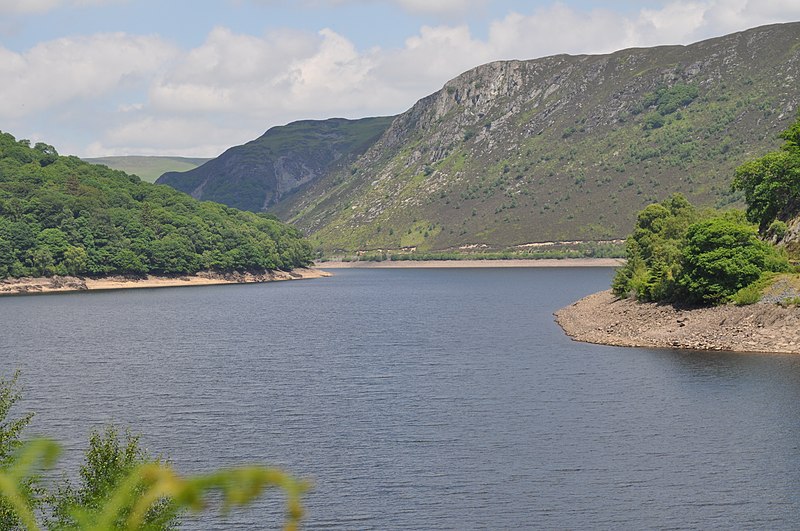 File:Looking up Garreg Ddu reservoir - geograph.org.uk - 1922416.jpg