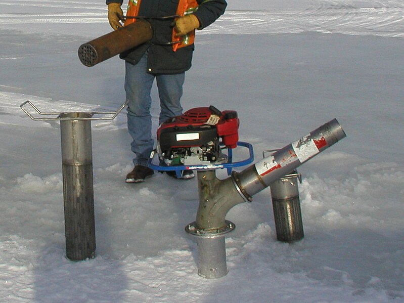 File:Low head pump for ice road.jpg