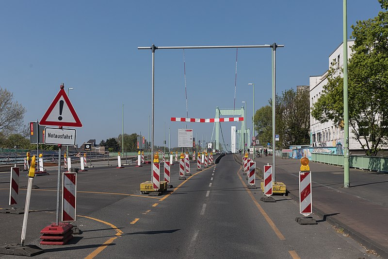 File:Mülheimer Brücke, Köln, während Sanierung in nordwestlicher Richtung-7078.jpg