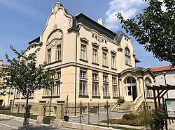 Městská knihovna v Chebu je na území České republiky nejstarší knihovnou působící v původní novostavbě veřejné knihovny