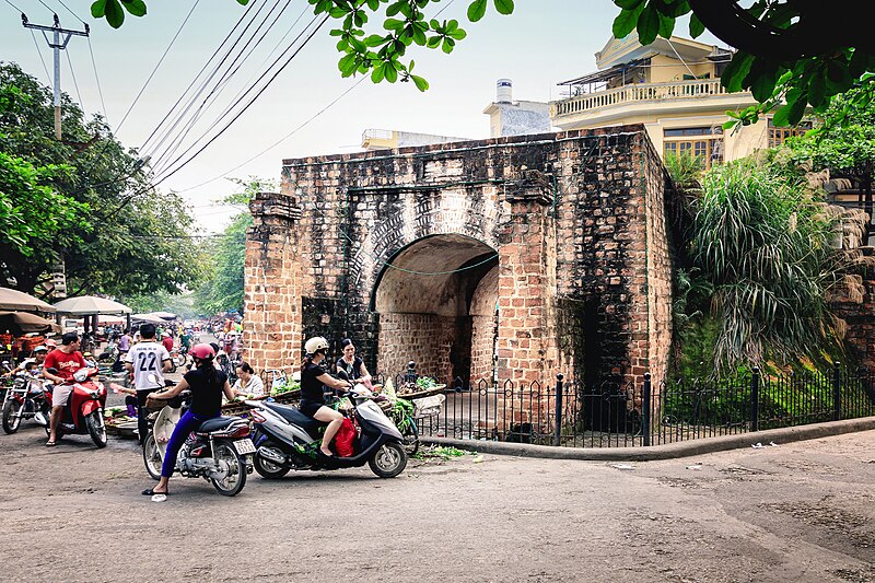 File:Một cổng thành Tuyên Quang.jpg