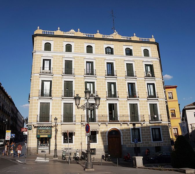 File:Madrid - Calle Mayor 77.jpg