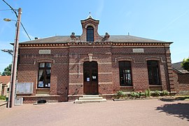 The town hall in Fontaine-Saint-Lucien