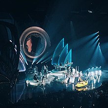 Carey interprète Honey pendant sa tournée Number Ones à Las Vegas.