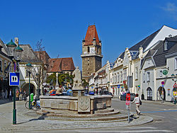 Kasaba meydanından bir görünüm