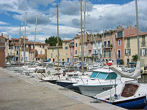 Martigues: Géographie, Urbanisme, Toponymie