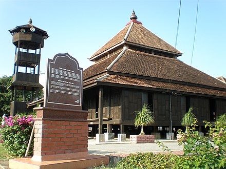 Masjid Kampung Laut, Nilampuri, Kelantan, Malaysia.jpg