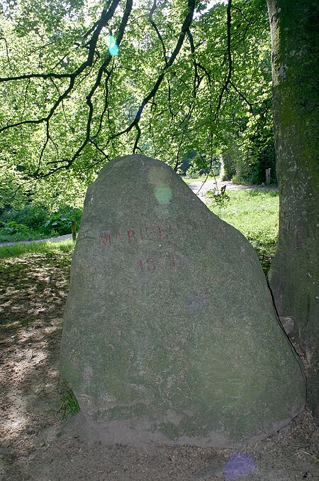 Fail:Memorialstone-Marielundsskoven Forest in Kolding Denmark 2009 25-05.jpg