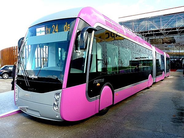 Bus rapid transit of Metz, a diesel-electric hybrid driving system by Van Hool