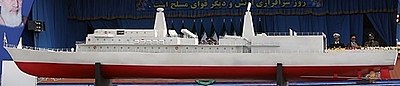 Model cvičné lodi Khalij-e-Fars na přehlídce (oříznutý) .jpg