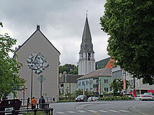 Rue principale de Molde, avec sa cathédrale qui remplace l'église en bois détruite lors de la Seconde Guerre Mondiale