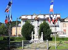 Le monument aux morts municipal.