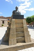 Monumento a Diego de Ordás en Castroverde de Campos.jpg