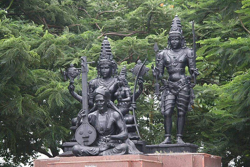 File:Monuments on tank bund.JPG