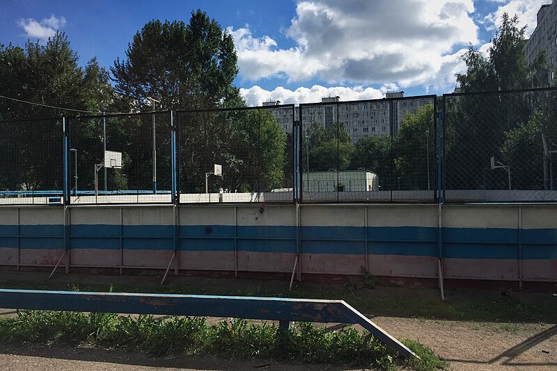 File:Moscow, playground in South Medvedkovo (30817969444).jpg