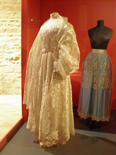 File:Musée Normandie robe mariée blonde caen 1830.JPG