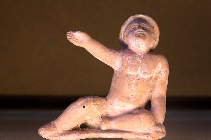 File:Naked sitting by-Louvre-CA93-mg 7474.jpg