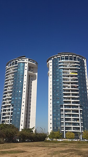 File:New buildings in Petah-Tikva - 1.jpeg