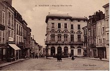 Place de l'Hôtel de ville en 1925.