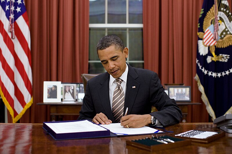 File:Obama signs FSMA into Law.jpg