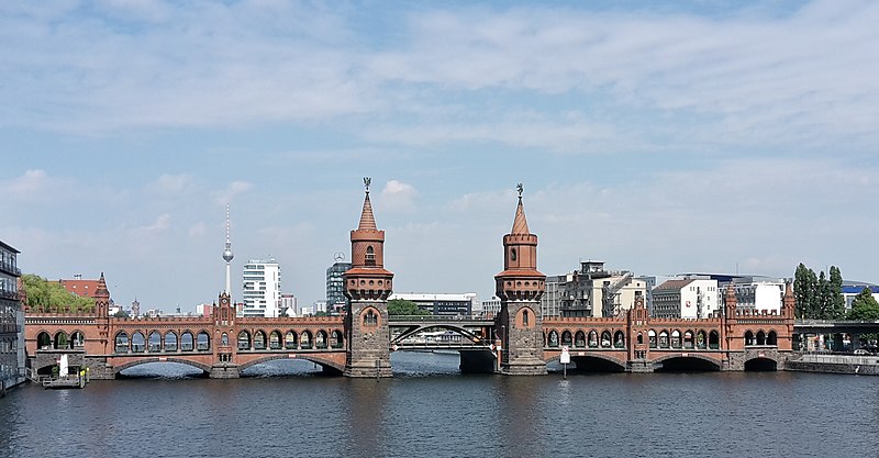 File:Oberbaumbrücke Berlin - panoramio (3).jpg