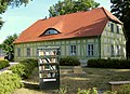 Offener Bücherschrank am Gärtnerhaus in Elsterwerda (nachbearbeitet durch Aristeas).
