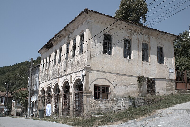 File:Old house in Berrovo,Bulgaria.jpg