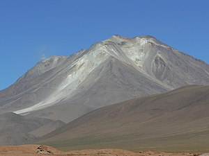 Вулкан Ольяґуе з болівійського боку