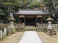 Omiya-jinja (Yosano)社殿と参道.jpg