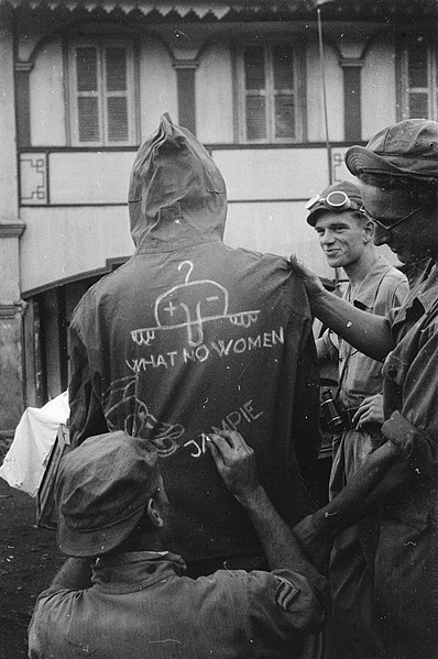 Comrades had drawn Chad together with the statement "What no women", the head of Donald Duck and the word "Jampie" on the back of a rain jacket of a D