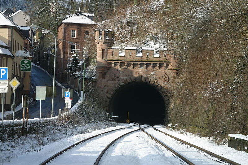 File:Ostportal Kyllburger Tunnel.jpg