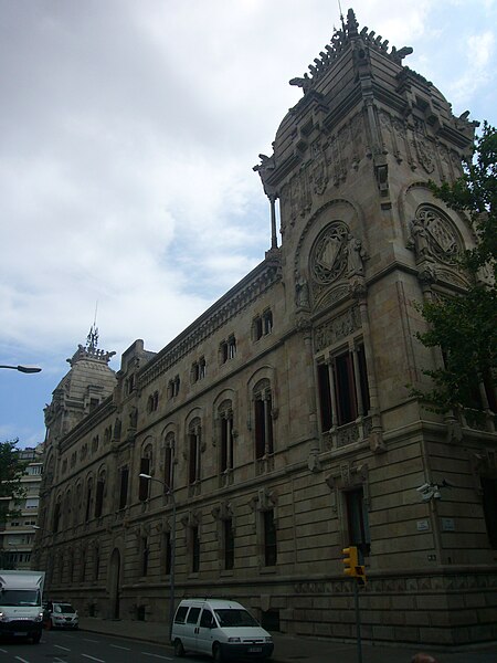 Fitxer:Palau de Justícia, carrer Almogàvers (Barcelona).JPG