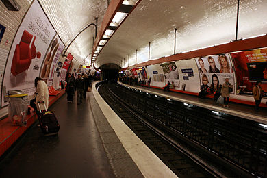 Сена метро. Парижский метрополитен. Метро Парижа станция Saint-Marley.