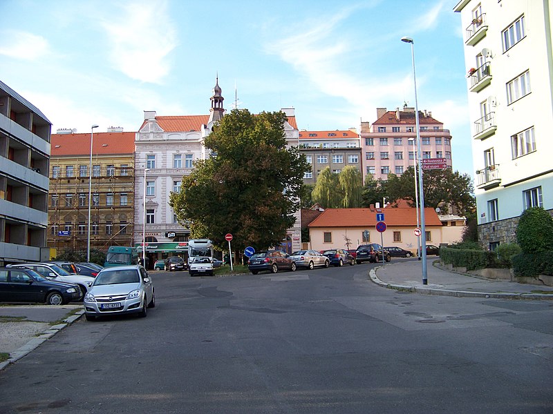 File:Petrohradská, k Rostovské a Smolenské.jpg