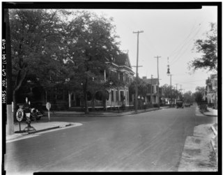 <span class="mw-page-title-main">Price Street</span> Prominent street in Savannah, Georgia